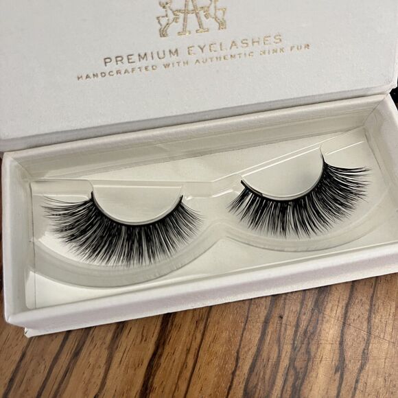 Artémes Premium Mink Eyelashes A Fine Line - Picture 2 of 7